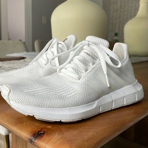 Adidas Women's Swift Run Casual Sneakers size 7